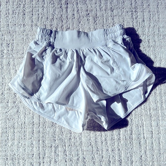 Lululemon Hotty Hot Shorts size 0 WITH BAG - Picture 2 of 16